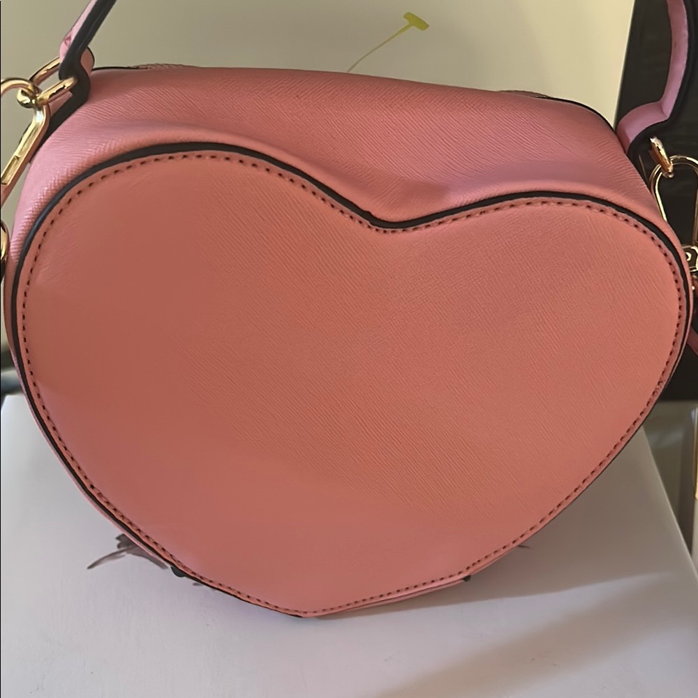 Heart-Shaped Pink Handbag - Picture 3 of 7